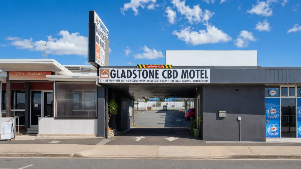 Gladstone CBD Motel sign on Goondoon Street
