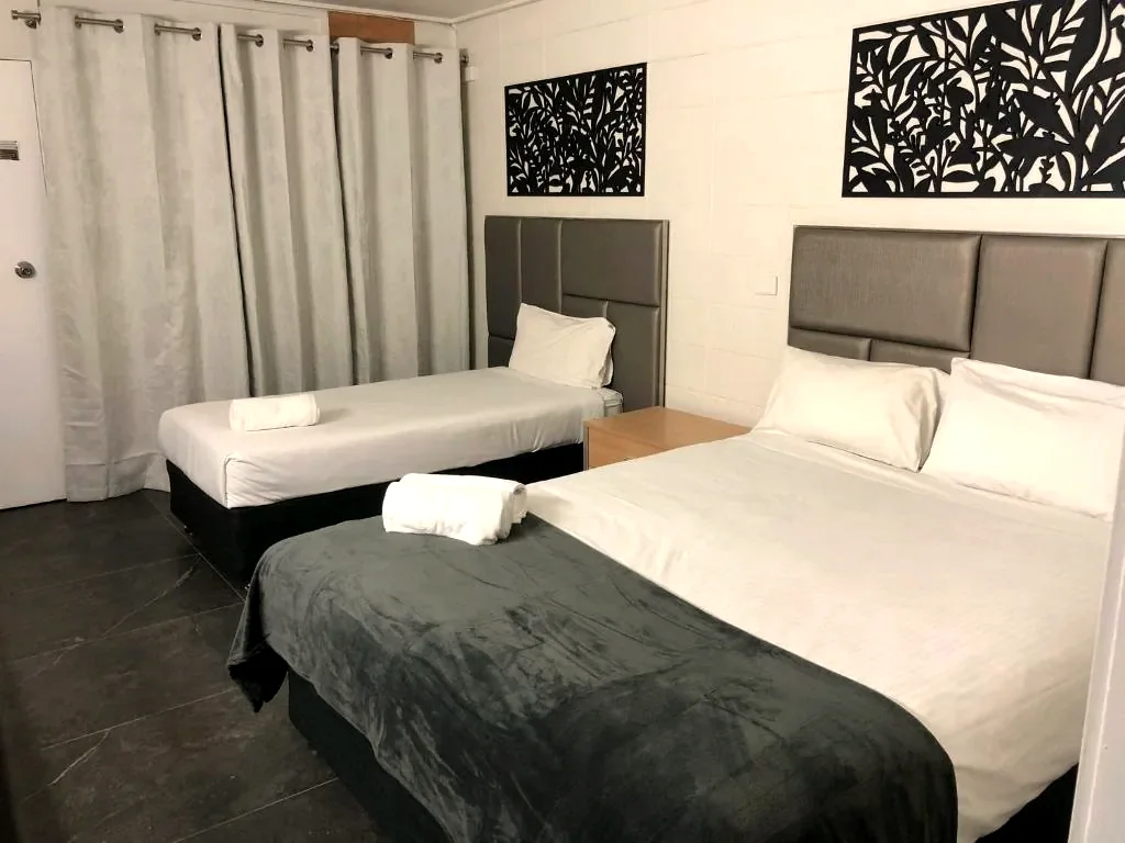 Deluxe King Room — desk and dining area